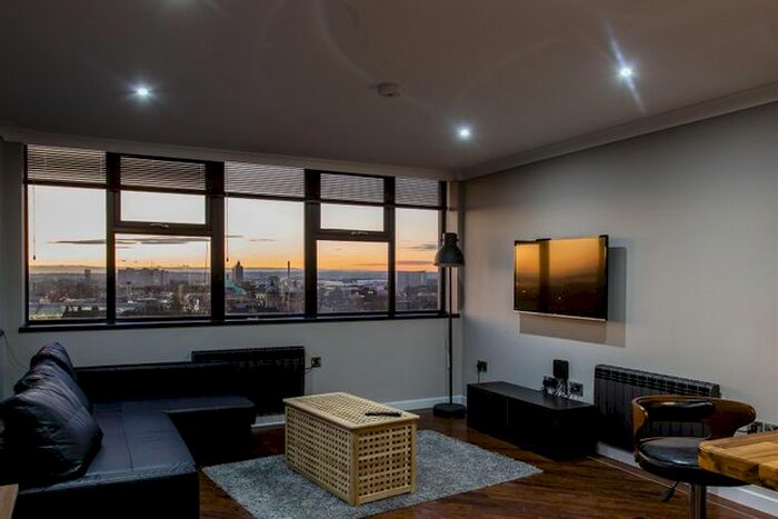 2 Bedroom Flat To Rent In Essex House, Hull, HU1