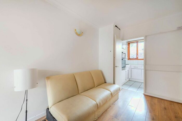 3 Bedroom Property To Rent In Ruston Mews, Ladbroke Grove, London, W11