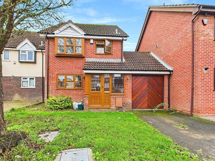 3 Bedroom Link Detached House To Rent In Chirk Close, Hayes, UB4