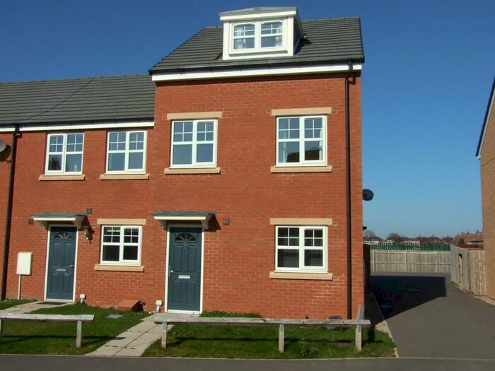 3 Bedroom Town House To Rent In Beaufort Close, Thornaby, Stockton-On-Tees, TS17