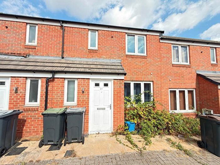 3 Bedroom Terraced House For Sale In Guardian Way, Dallow, Luton, Bedfordshire, LU1