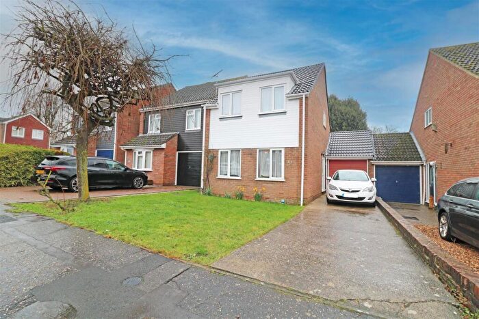 4 Bedroom Detached House For Sale In The Willows, Boreham, Chelmsford, CM3