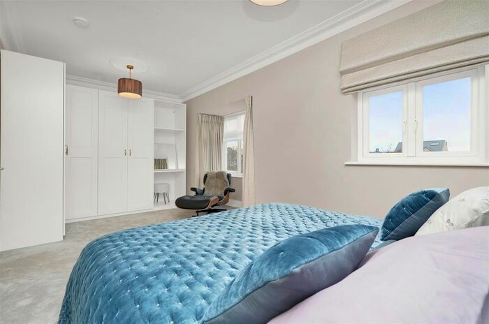 1 Bedroom Flat To Rent In Woodstock Avenue, London, W13