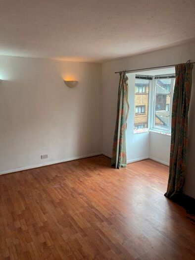 Studio To Rent In Harp Island Close, London, NW10