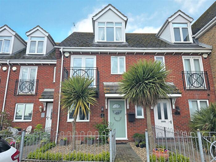 3 Bedroom Terraced House For Sale In Riverside Road, Gorleston, NR31