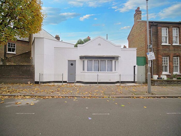 1 Bedroom Studio To Rent In Broughton Street, London, SW8