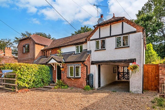 3 Bedroom Cottage For Sale In Plover Lane, Eversley, RG27