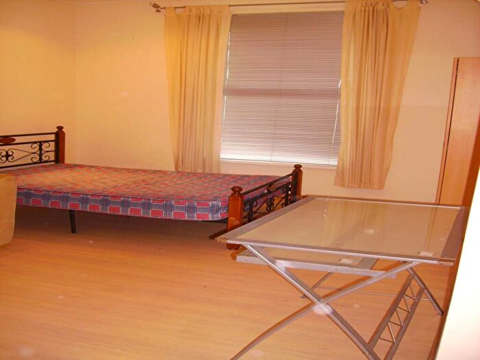Flat To Rent In Claude Road, Roath, Cardiff, CF24