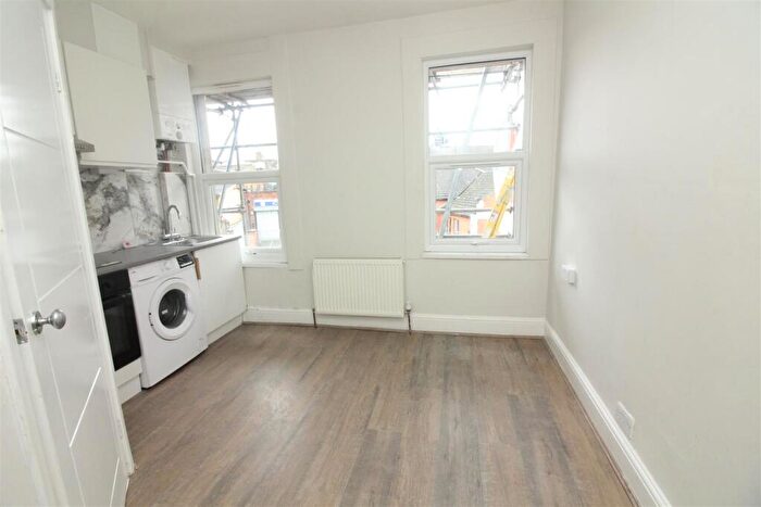 Studio To Rent In Moorefield Road, Tottenham, N17