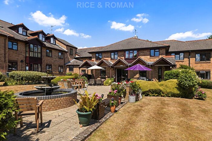 2 Bedroom Flat For Sale In St Christophers Gardens, Ascot, SL5