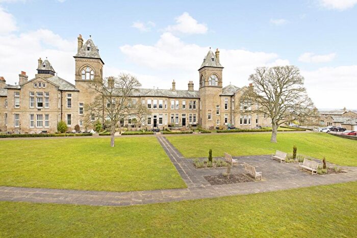 3 Bedroom Town House For Sale In Norwood Drive, Menston, LS29