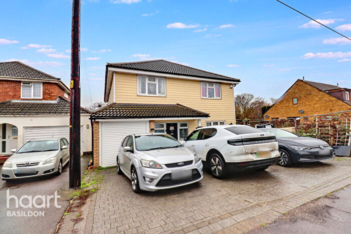 5 Bedroom Detached House For Sale In Pound Lane, Basildon, SS13