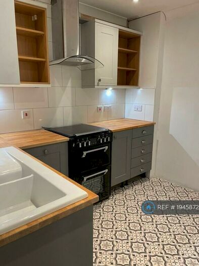 2 Bedroom Flat To Rent In Heene Place, Worthing, BN11