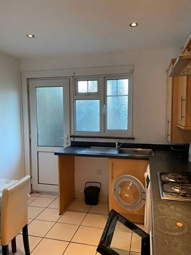 2 Bedroom Flat To Rent In Alexandra Avenue, Rayners Lane, HA2