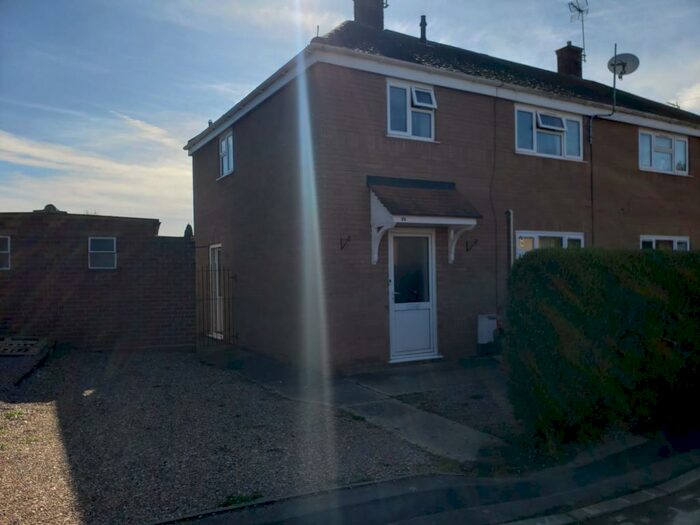 3 Bedroom Semi-Detached House For Sale In Gleed Avenue, Donington, Spalding, PE11