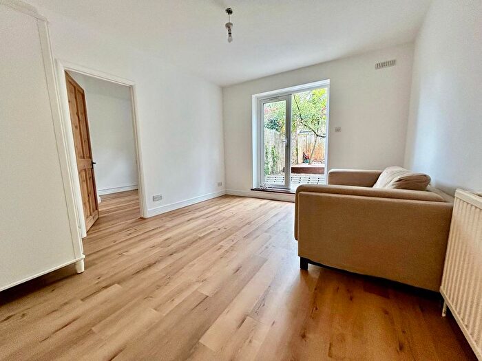 1 Bedroom Flat To Rent In Lucien Road, London, SW17