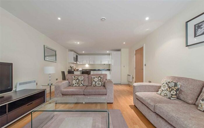 2 Bedroom Apartment To Rent In Drayton Park, Highbury, London, N5