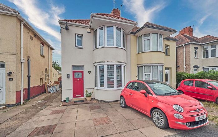 3 Bedroom Semi-detached House For Sale In Thirlmere Road, Hinckley, LE10