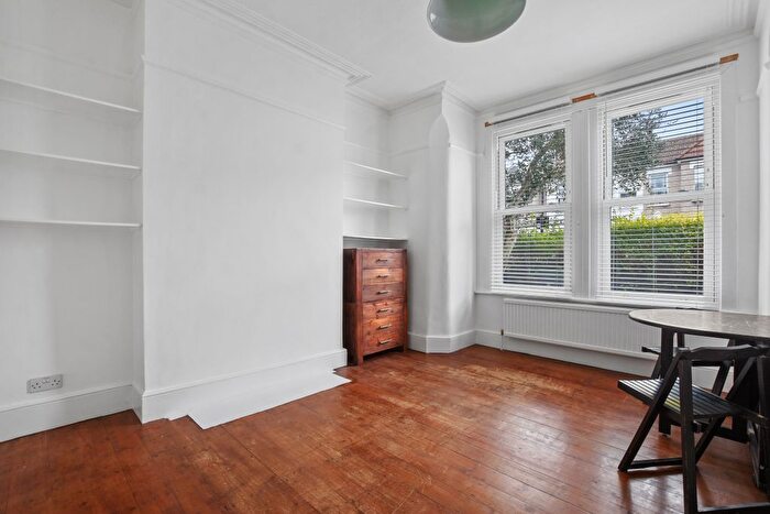 2 Bedroom Flat To Rent In Mannock Road, Turnpike Lane, N22