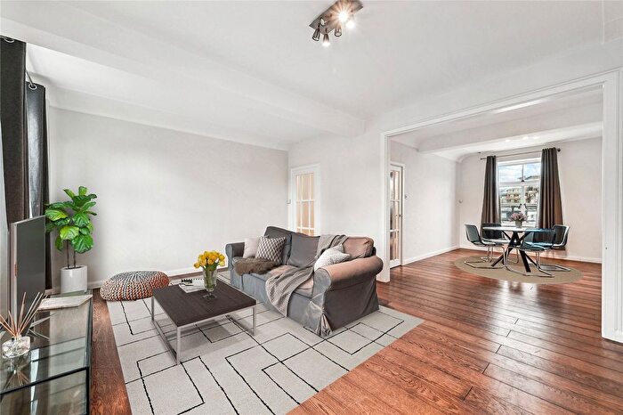 2 Bedroom Flat To Rent In Hertford Street, London, W1J