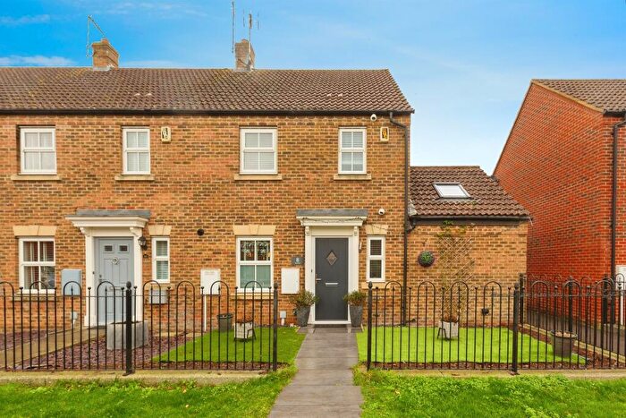 3 Bedroom Semi-Detached House For Sale In Spruce Road, Aylesbury, HP19