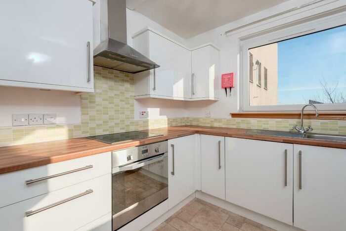 3 Bedroom Flat To Rent In West Court, Ravelston House Park, Ravelston, Edinburgh, EH4