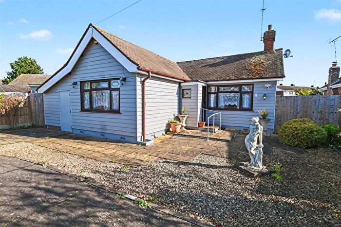 3 Bedroom Detached Bungalow For Sale In No Chain - Beachway, Canvey Island, SS8