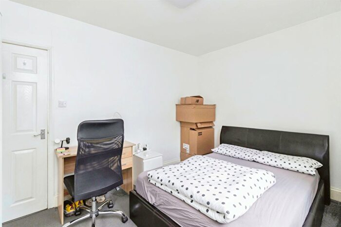 2 Bedroom Flat For Sale In Hele Road, Torquay, TQ2