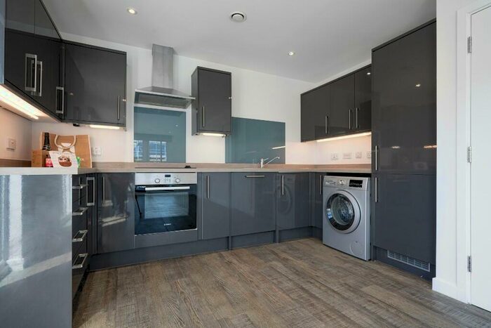 2 Bedroom Apartment To Rent In Queensway, Southampton, Hampshire, SO14