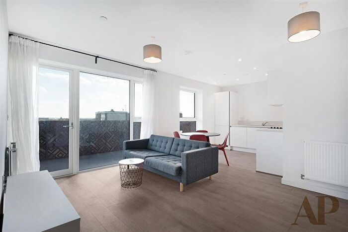 3 Bedroom Flat To Rent In Winter Apartments, East Acton Lane, W3