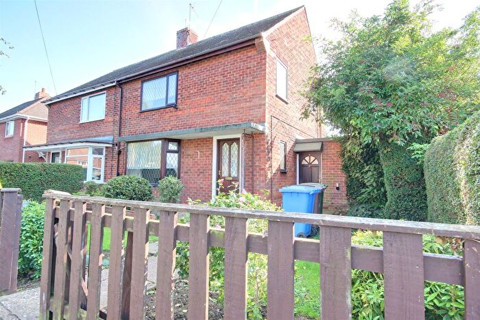 3 Bedroom Semi Detached House For Sale In Wake Avenue, Cottingham, HU16