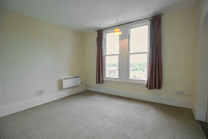 1 Bedroom Apartment To Rent In Grovehill Road, Redhill, RH1