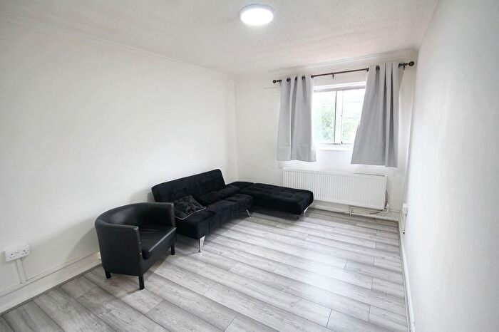 2 Bedroom Maisonette To Rent In Aspen Lane, Northolt, UB5
