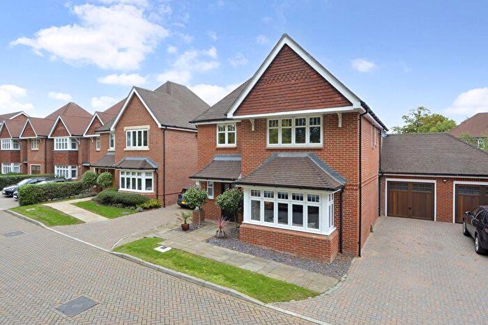 4 Bedroom Detached House For Sale In Hydon Grove, Cranleigh, GU6