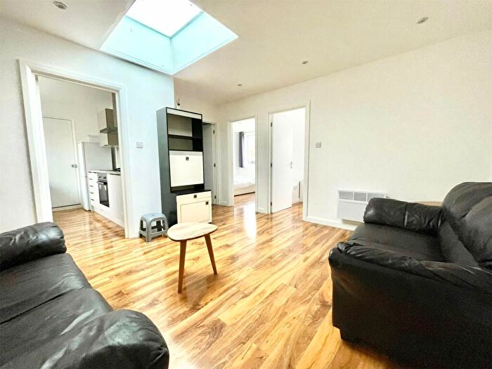 3 Bedroom Apartment To Rent In Union Street, Reading, Berkshire, RG1