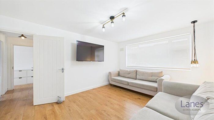 1 Bedroom Flat For Sale In Shortmead Drive, Cheshunt, EN8
