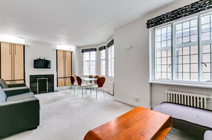 2 Bedroom Flat To Rent In Crompton Court, Brompton Road, London, SW3