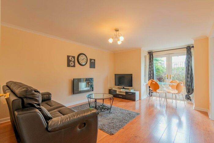 2 Bedroom Flat To Rent In L &#; Gilmerton Road, Edinburgh, EH16