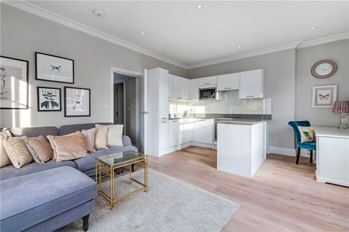 1 Bedroom Flat To Rent In Walton Street, London, SW3