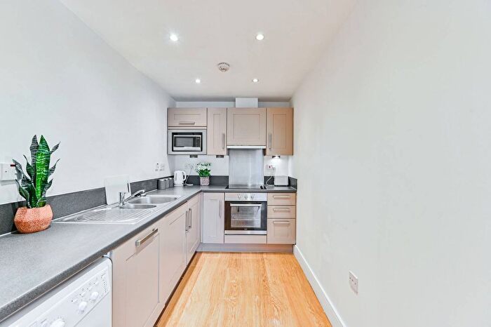 1 Bedroom Flat To Rent In Choumert Road, Peckham Rye, London, SE15