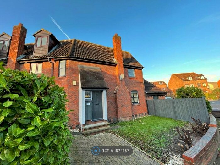 2 Bedroom Terraced House To Rent In Howland Way, London, SE16