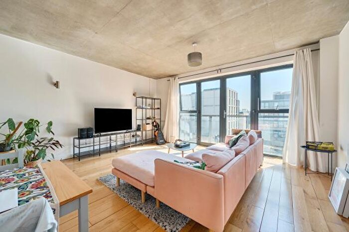 2 Bedroom Flat To Rent In Kingsland Road, London, E2