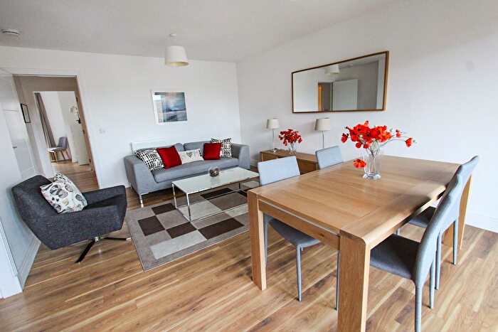 2 Bedroom Flat To Rent In Allanfield, Edinburgh, EH7