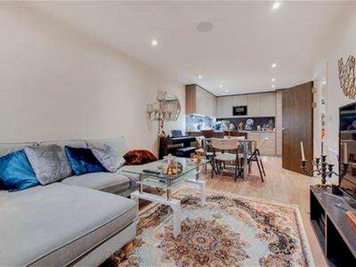 1 Bedroom Flat To Rent In Boulevard Drive, London, NW9