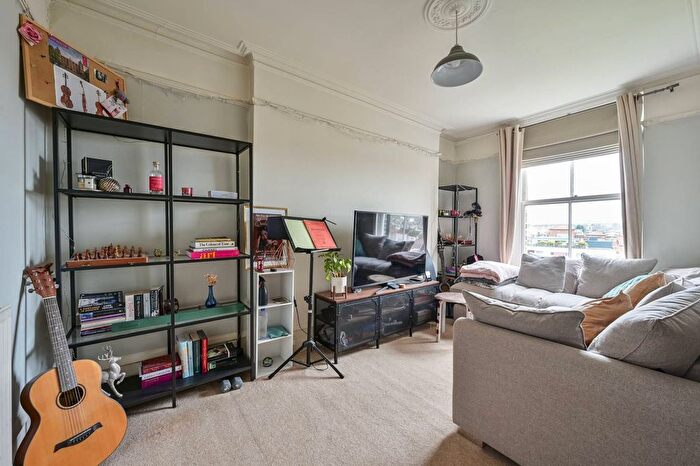 2 Bedroom Flat For Sale In Lower Richmond Road, Putney, London, SW15
