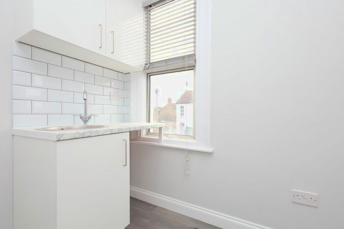 Studio To Rent In Honley Road, London, SE6