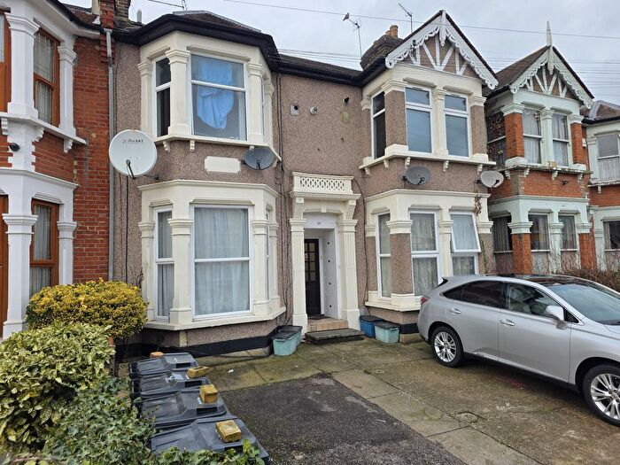 1 Bedroom Flat For Sale In Kensington Gardens, Ilford, IG1