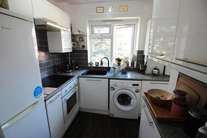 1 Bedroom Flat To Rent In Luffield Road, London, SE2