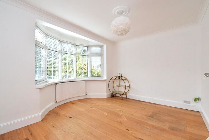 4 Bedroom Semi-Detached House For Sale In Southborough Lane, Bromley, BR2