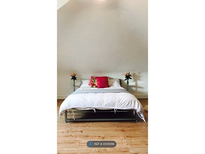 2 Bedroom Flat To Rent In Cemetery Road, London, E7